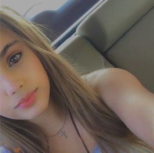 Meet your Posher, Alexzandrea